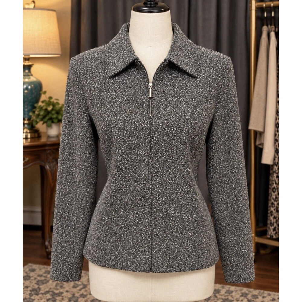 Briggs Size 6 Women’s Zipper Front Suit Jacket 38” Bust 23” Length